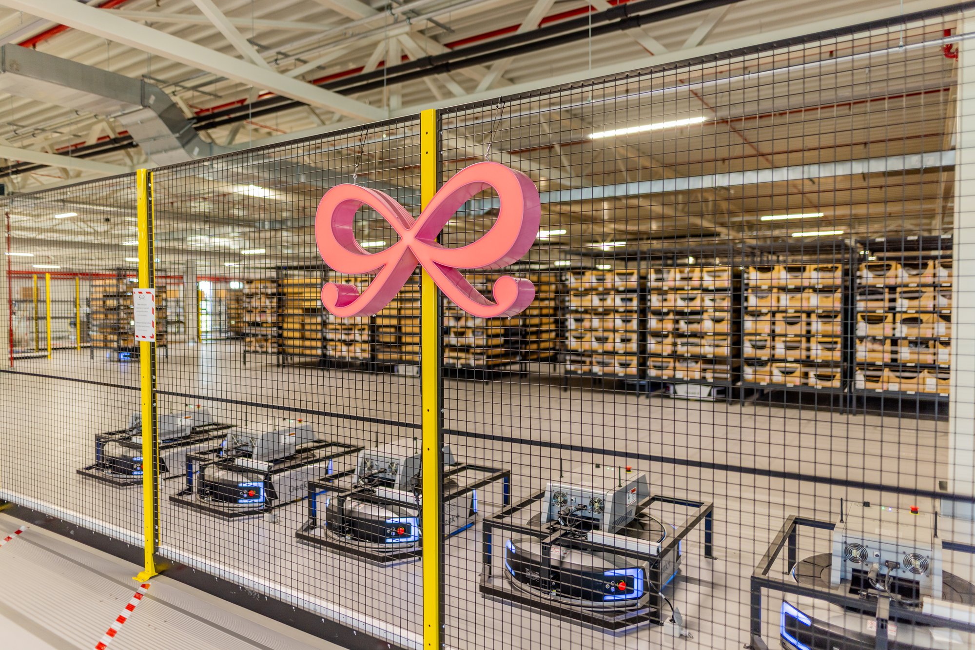 Hunkemoller_Geek+_Charging_Robots