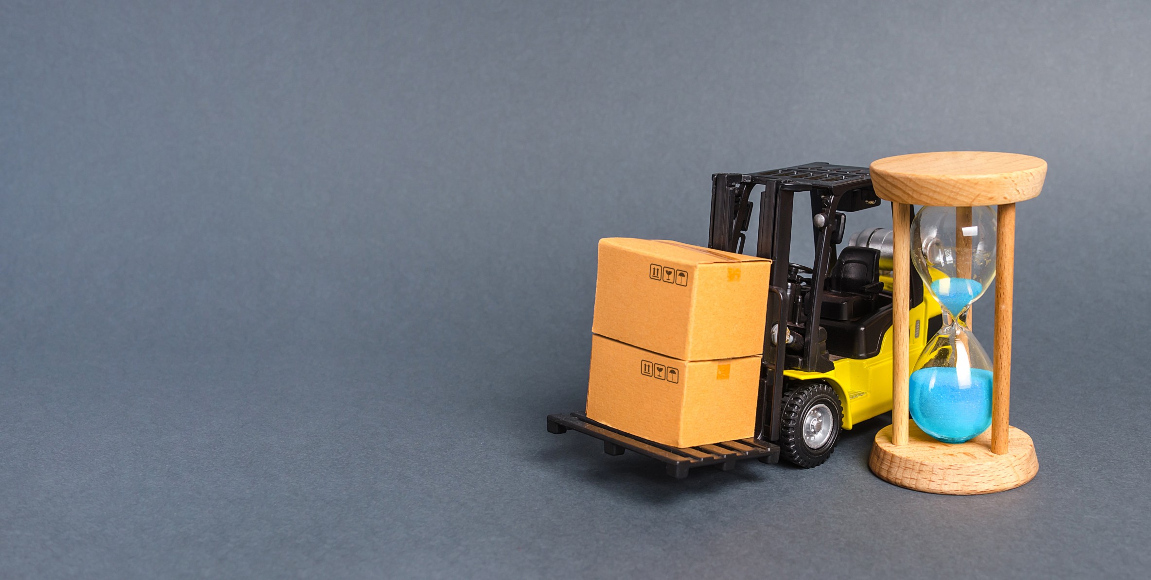 delivery-express-freight-logistics-optimization-distribution-management-transportation-forklift-truck_t20_Lz4r7P-1