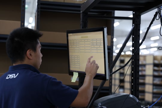 worker at a picking station using Geek+ tech