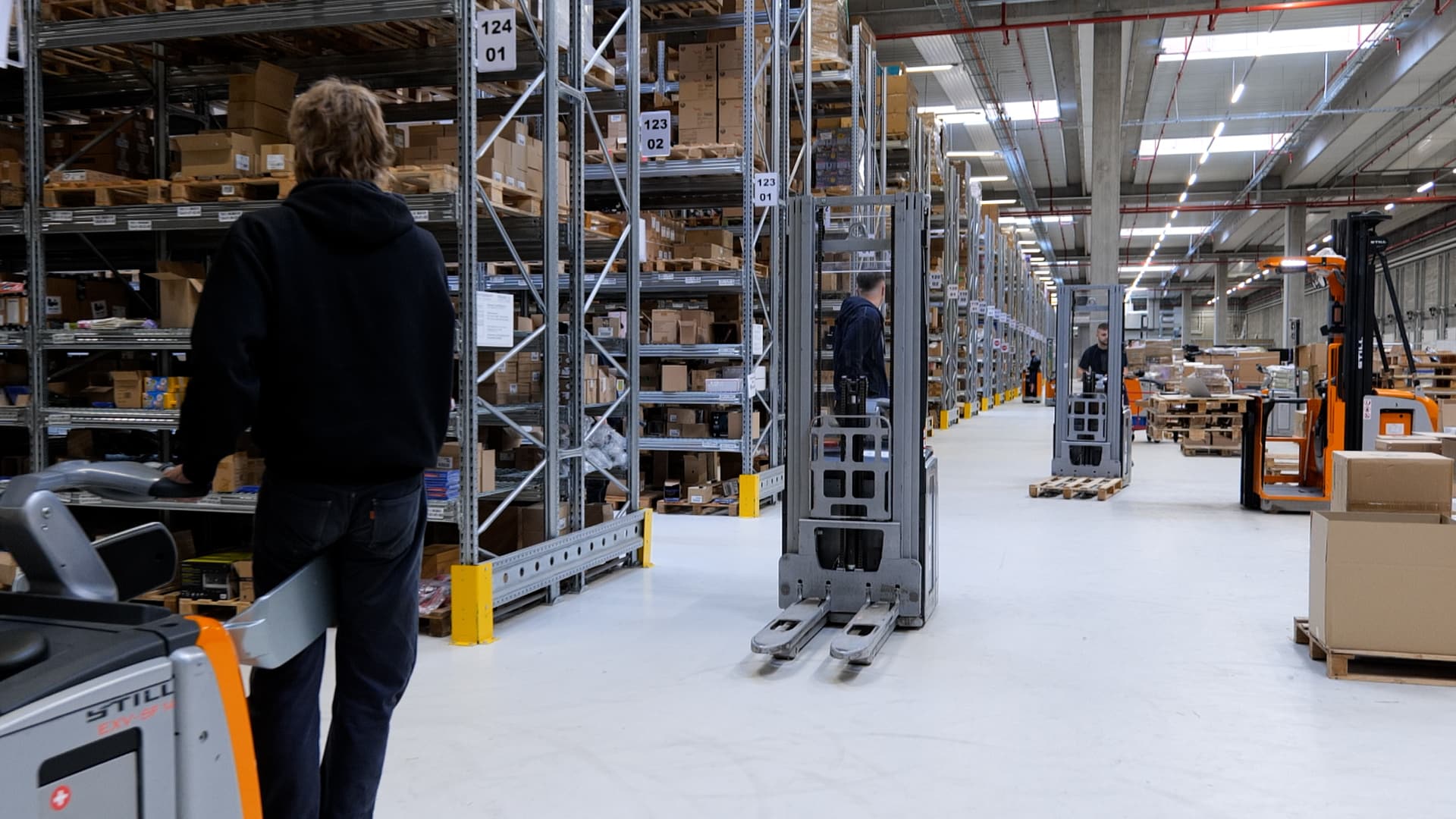 Coolshop Transforms Warehouse Operations with Geek+ and Apport Systems