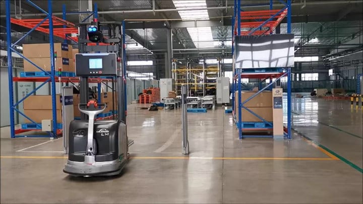 Automated forklift is operating