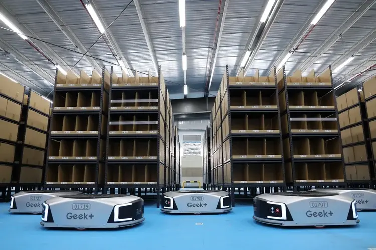 Geek+ and Dr.Max Streamline E-Commerce Operations with Robotics