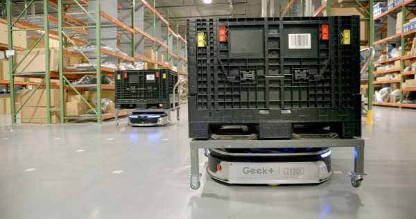 Retailers revolutionize picking with tote, pallet robots